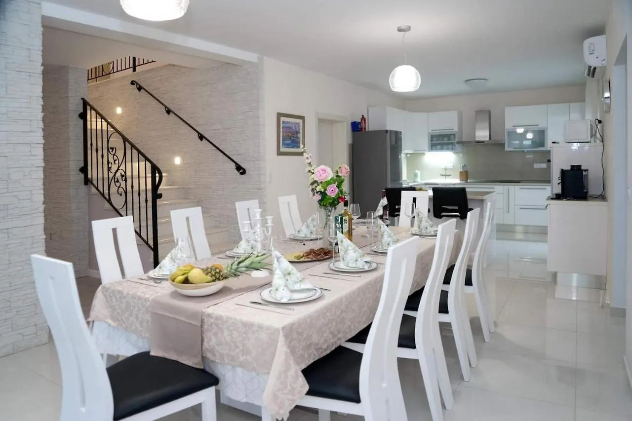 Villa Afrodita Lecevica