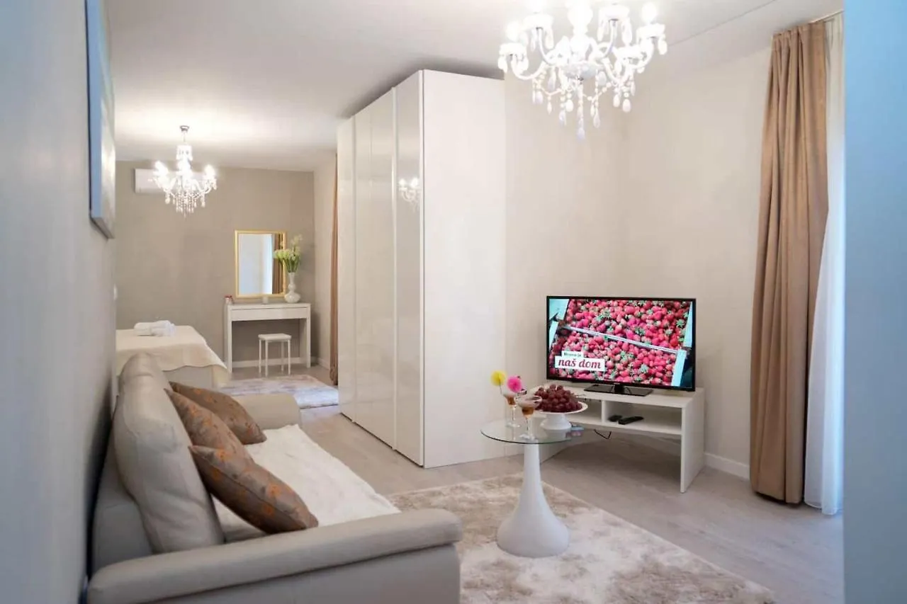 Villa Afrodita Lecevica 0*,